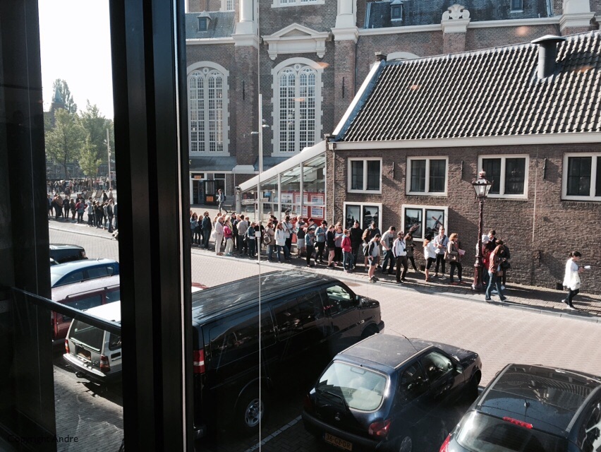 Queue for the Anne Frank Museum.