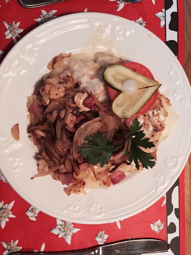 Rosti with ham, mushrooms & onion.